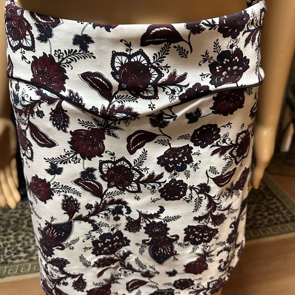 Very cool mini skirt. Nice heavy fabric with lines so panties don’t show. NWT - Picture 11 of 11